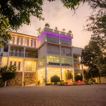 Royal Reach Udawalawe Hotel Buitenkant foto