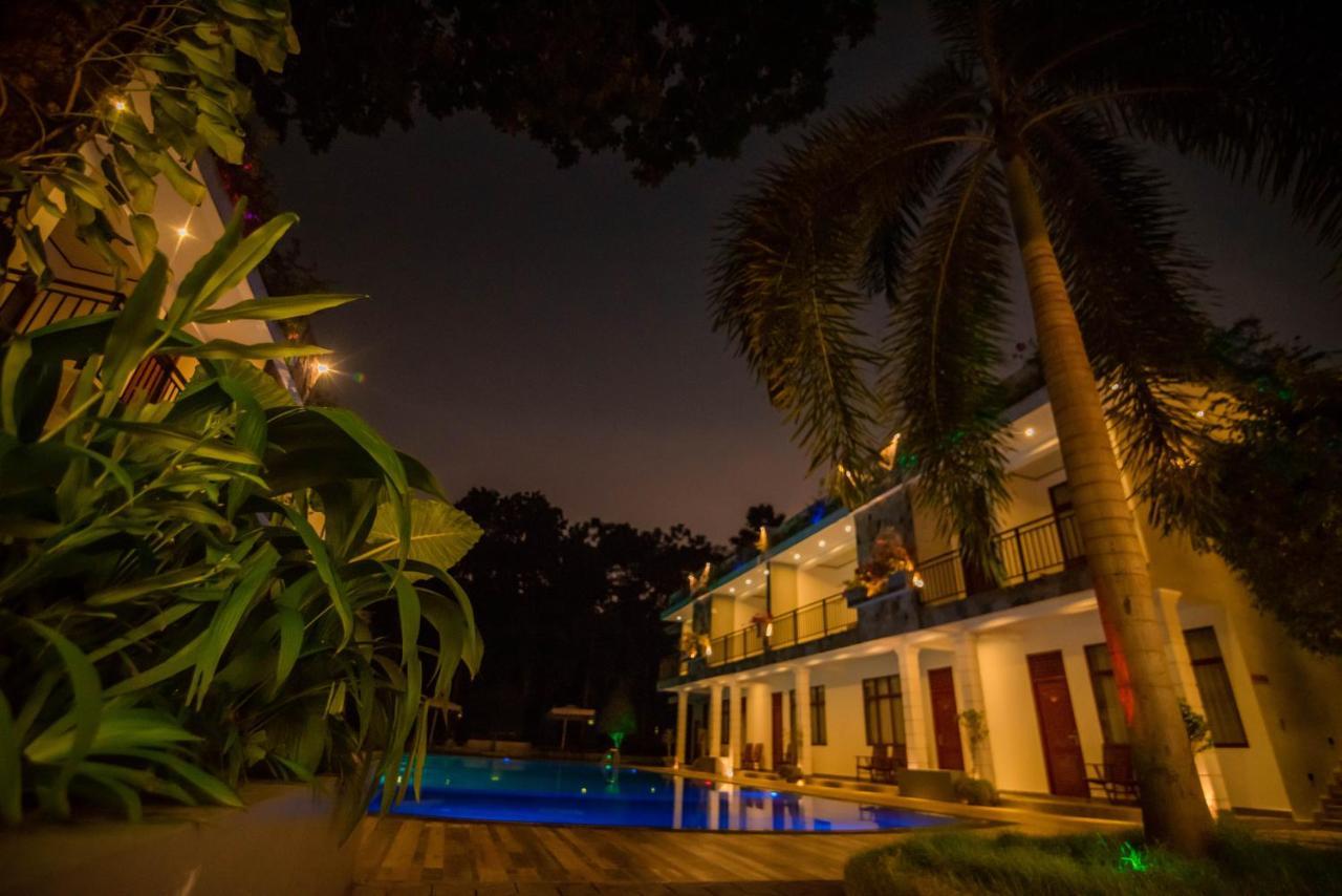 Royal Reach Udawalawe Hotel Buitenkant foto