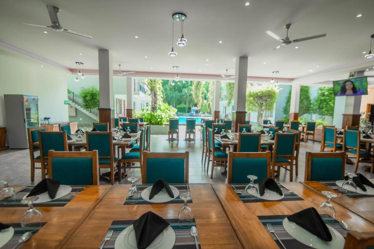 Royal Reach Udawalawe Hotel Buitenkant foto