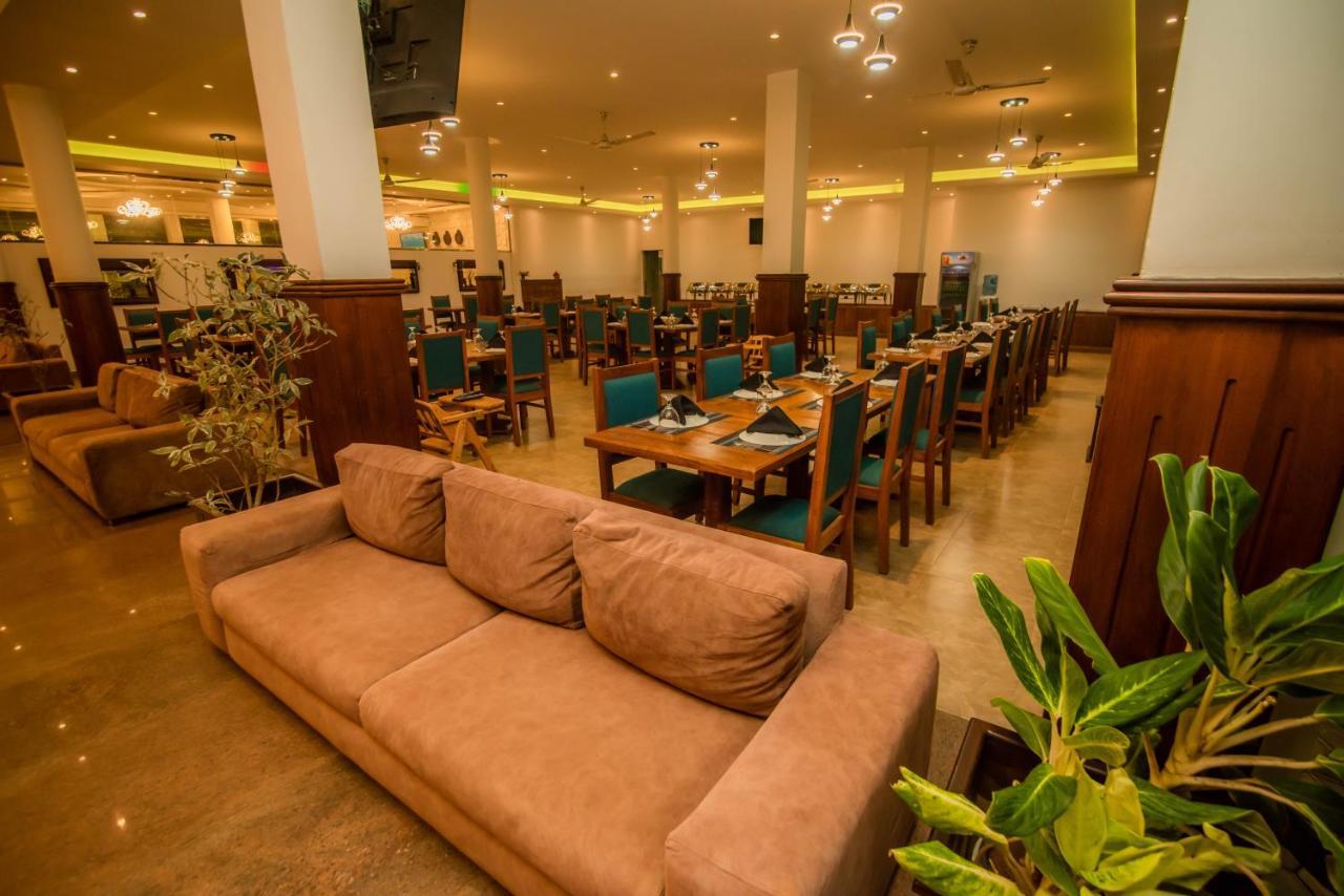 Royal Reach Udawalawe Hotel Buitenkant foto