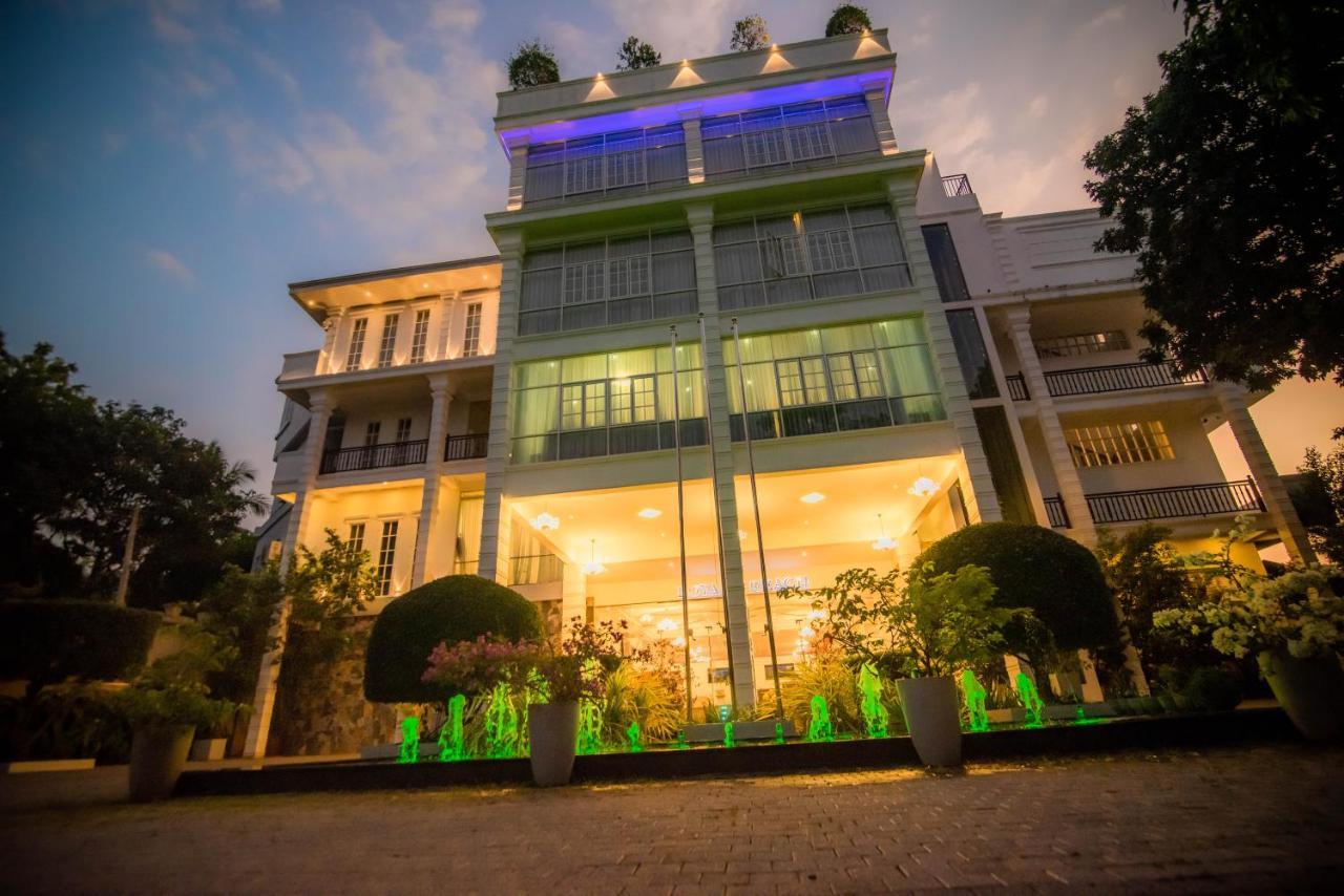 Royal Reach Udawalawe Hotel Buitenkant foto