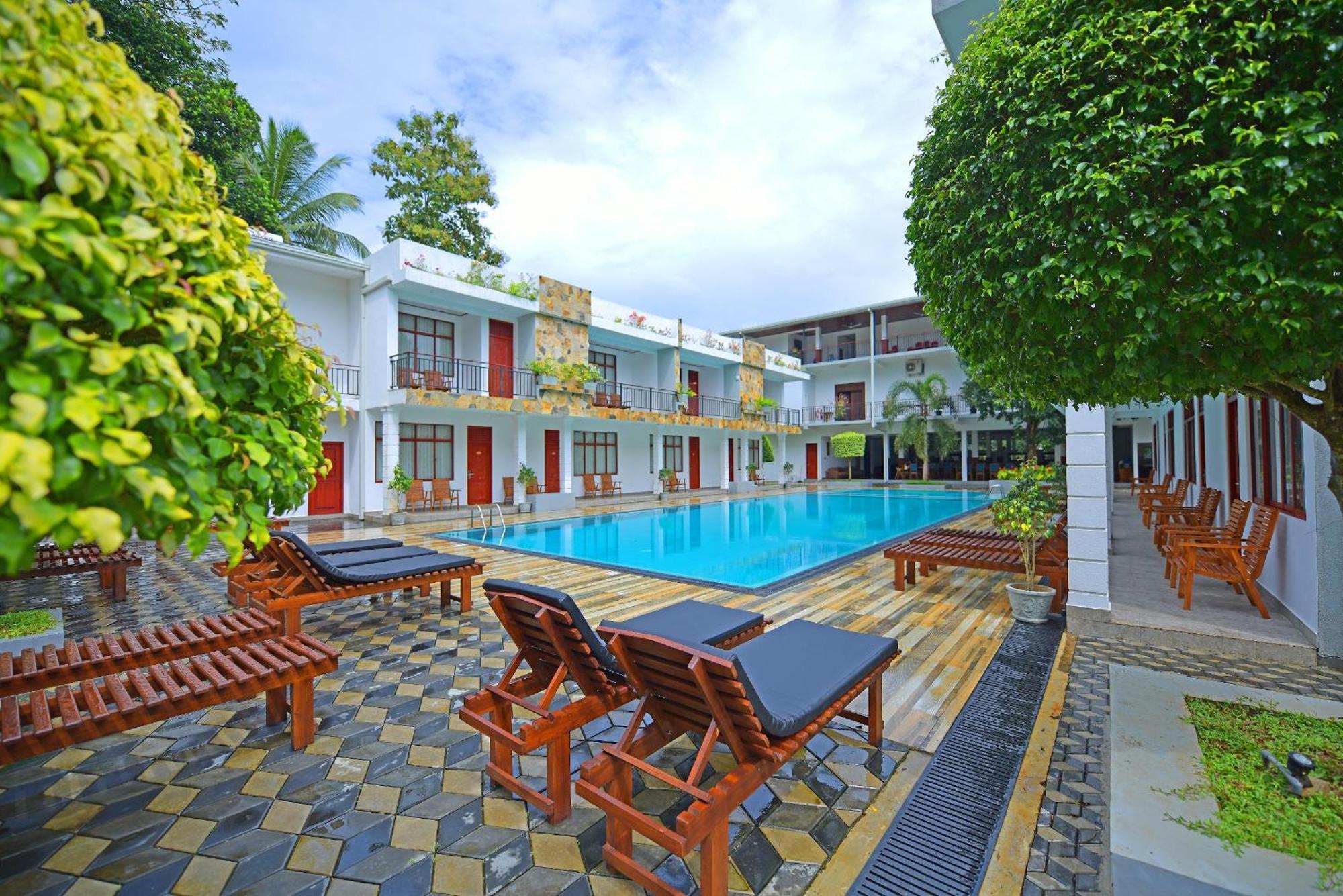 Royal Reach Udawalawe Hotel Buitenkant foto