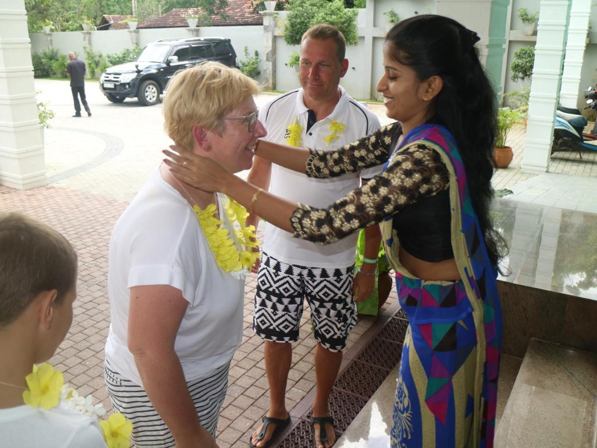 Royal Reach Udawalawe Hotel Buitenkant foto